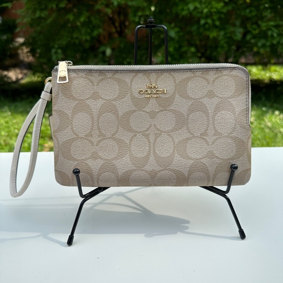 Coach Large Wristlet Wallet Signature Canvas - Picture 1 of 8